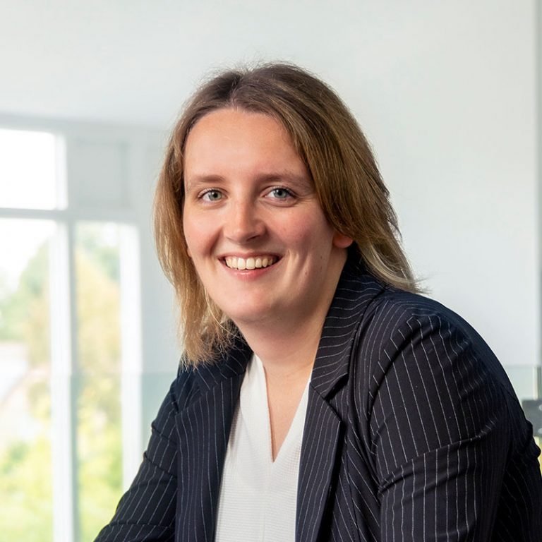 Emmy-Simons-100921-10a